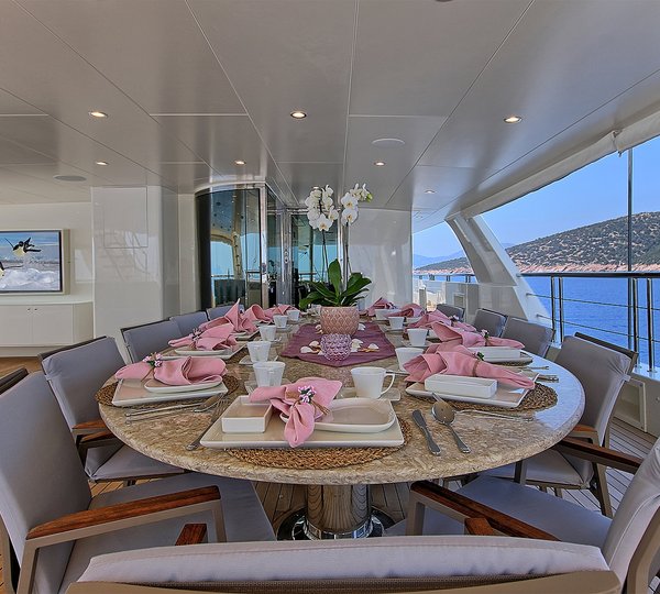 Alfresco Dining Set Up