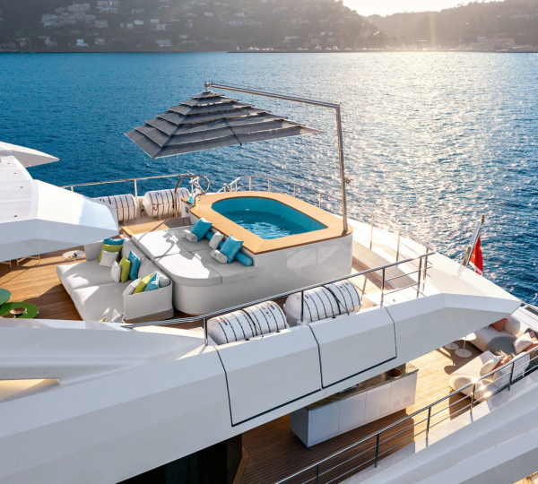 Sundeck Jacuzzi