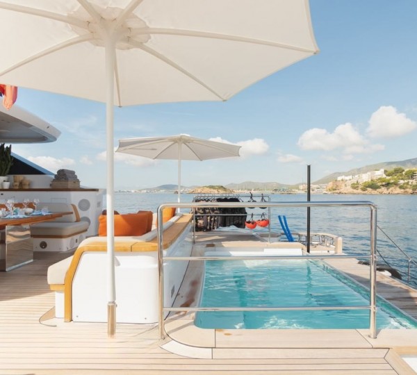 Exterior Sunbathing Area