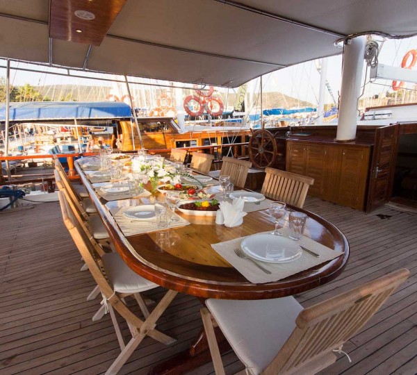 Exterior Dining Set Up