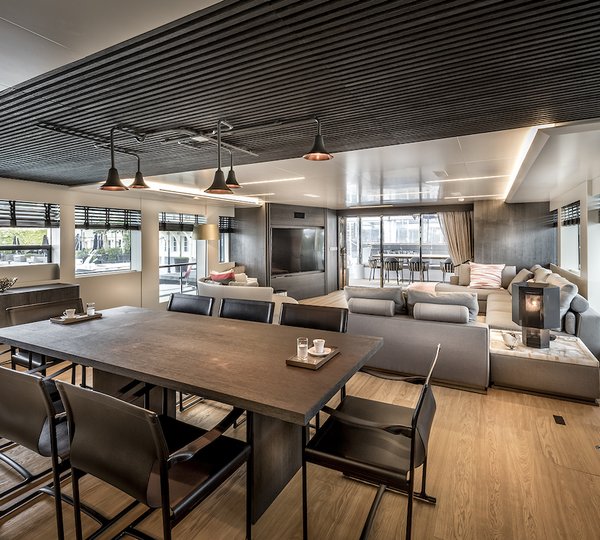 Saloon With Dining Area