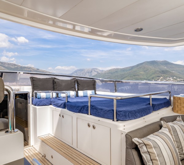 Flybridge Sunbathing Area