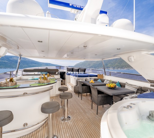 Sun Deck With Jacuzzi