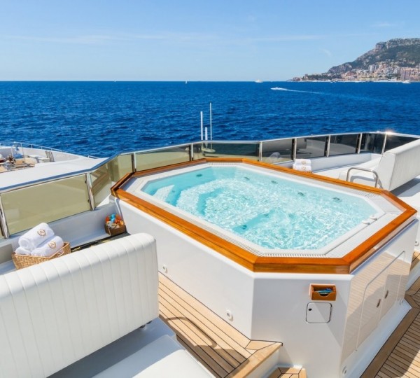 Exterior Sunbathing Area