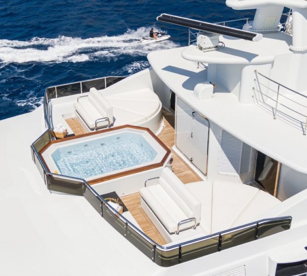 Exterior Sunbathing Area