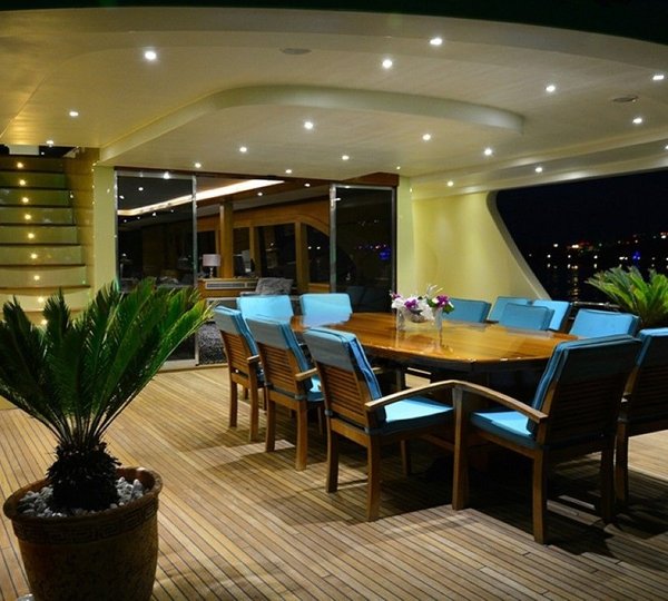 Aft Deck With Alfresco Dining