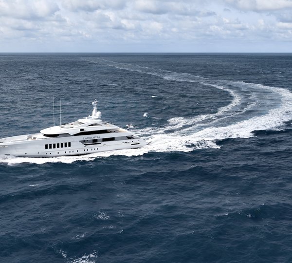 55m Fast Displacement Yacht By HEESEN 
