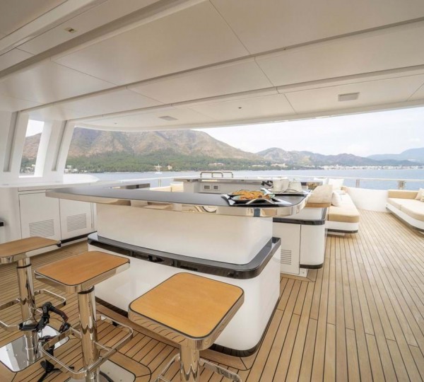 Sun Deck Sunabthing Area And Bar