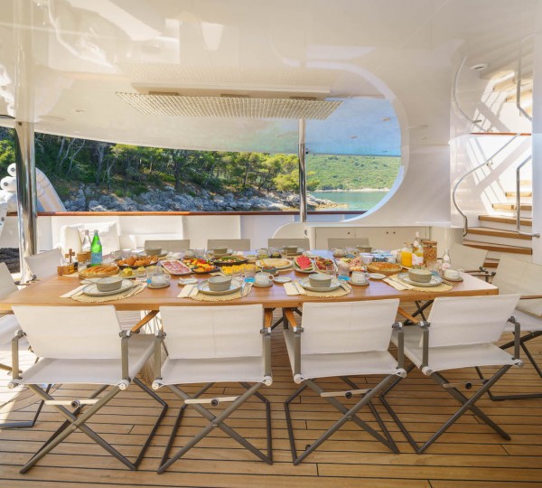 Al Fresco Dining Table