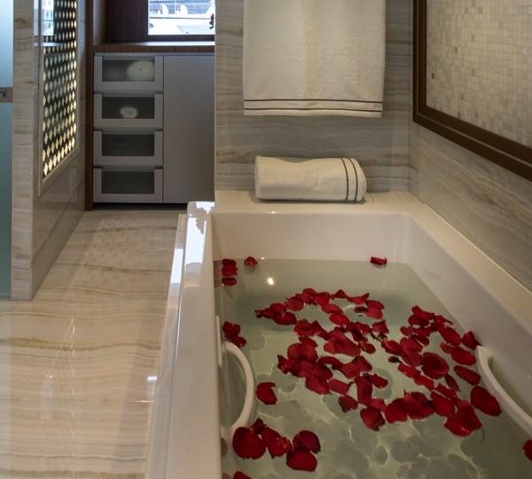 Master Suite Bath Tub