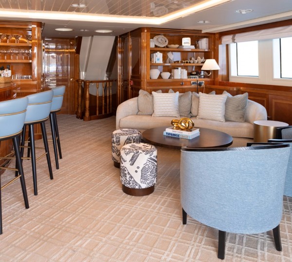 Interior Relaxation Area With Bar