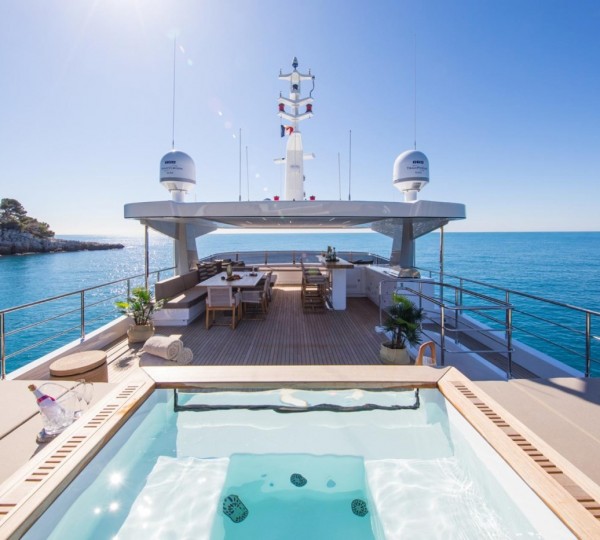 Exterior Sunbathing Area