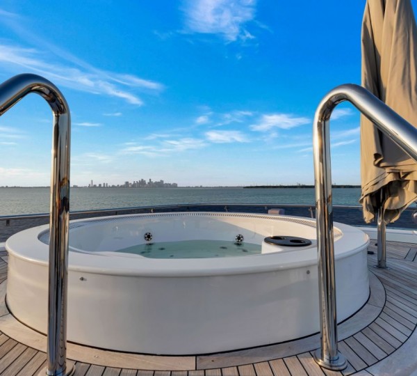 Exterior Sunbathing Area