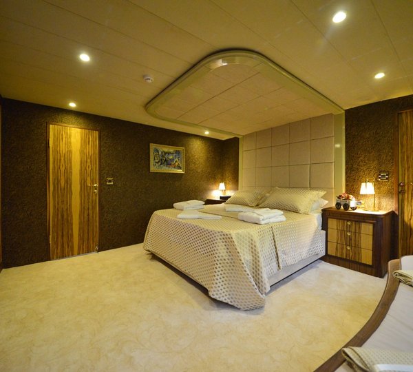 Guest Cabin With Queen Bed