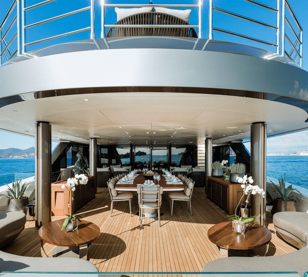 Upper Deck Alfresco Dining Area
