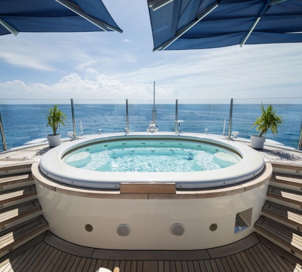 Exterior Sunbathing Area