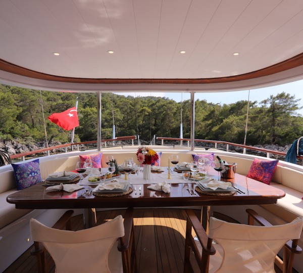 Alfresco Dining Set Up