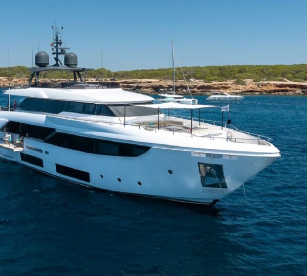 Luxury yacht ACQUA