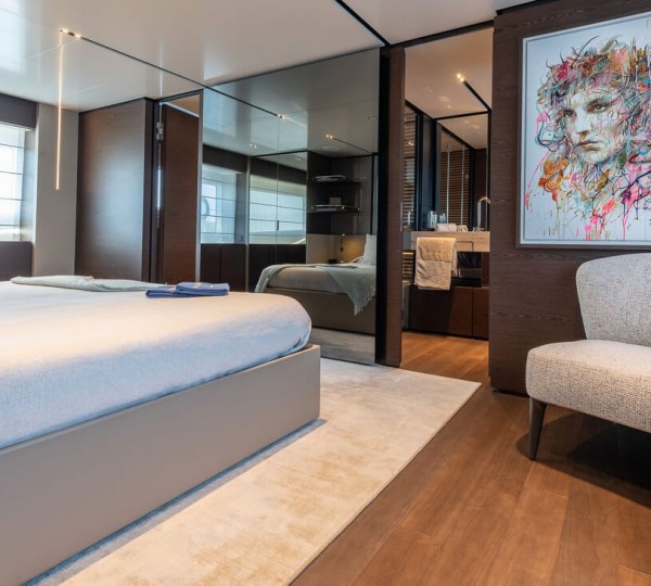 Main deck master suite