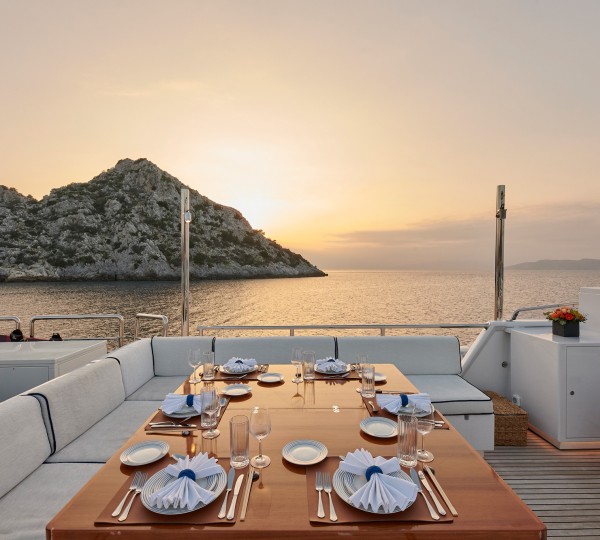 Al Fresco Dining Set Up