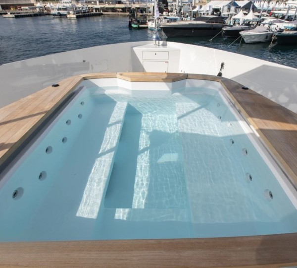 Exterior Sunbathing Area