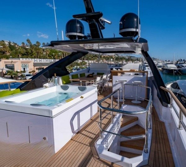 Exterior Sunbathing Area 01