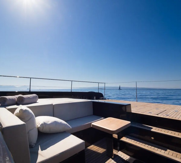 Foredeck Sunken Lounge