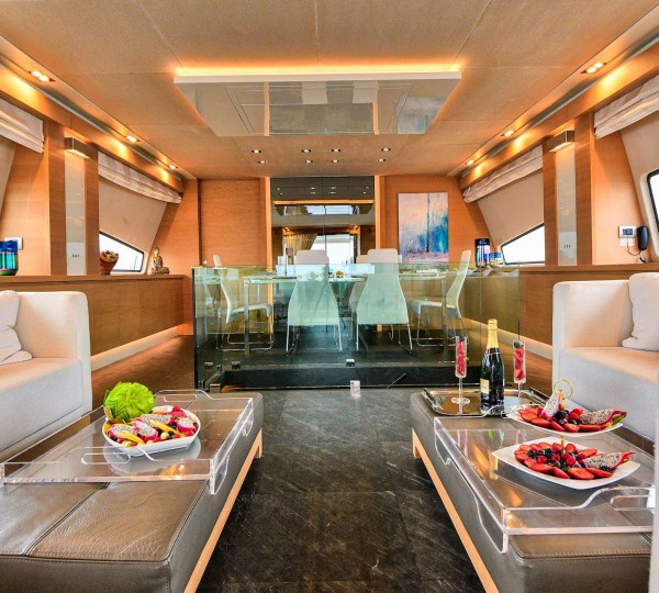 Saloon With Dining Area