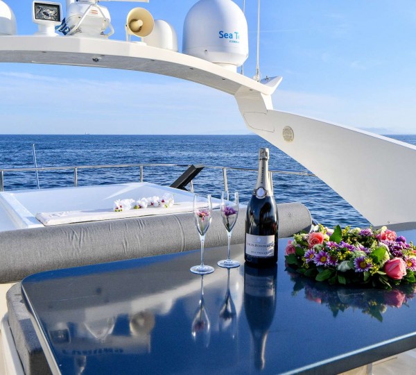 Flybridge Dining Area