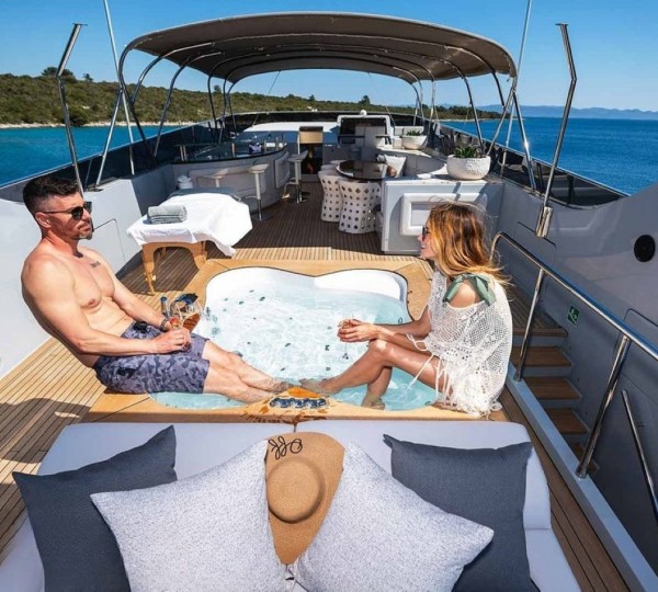 Exterior Sunbathing Area