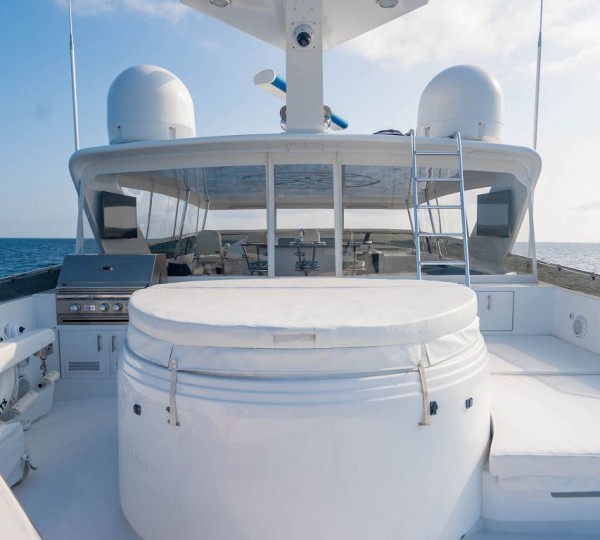 Jacuzzi With Sunpads