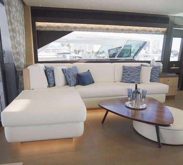 AQUA LIFE Interior - Upper Deck Living