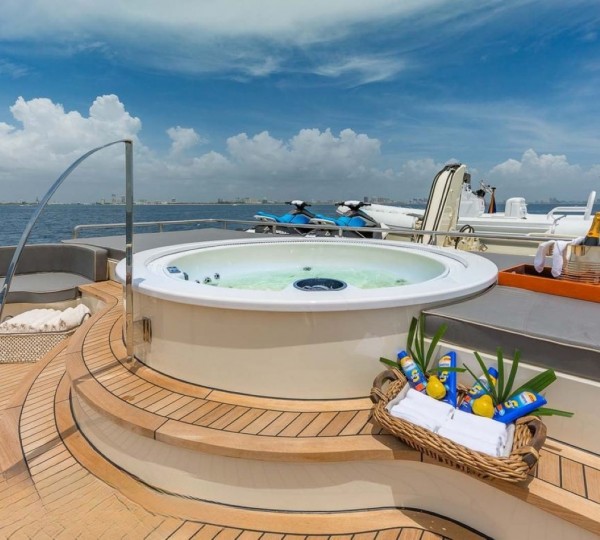 Exterior Sunbathing Area