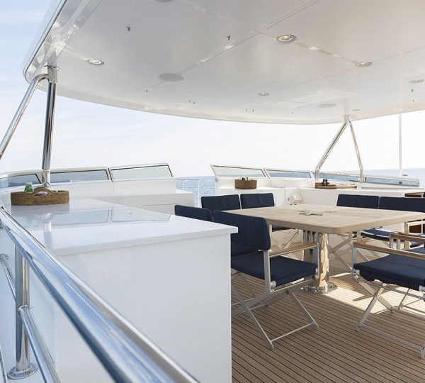 AROHA Exterior - Flybridge