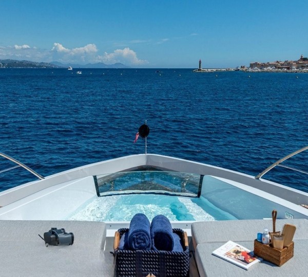 Exterior Sunbathing Area