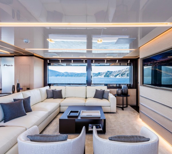Main Salon Lounge