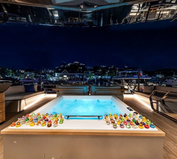 Exterior Sunbathing Area