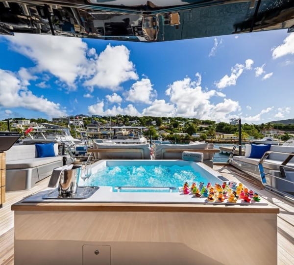 Exterior Sunbathing Area