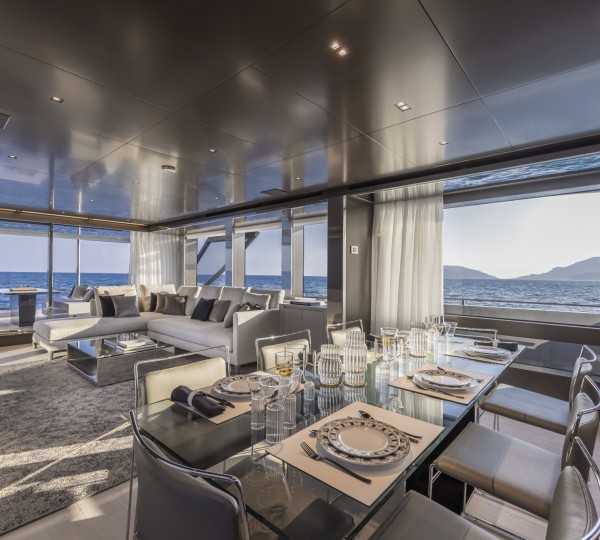 Main Salon (sistership)