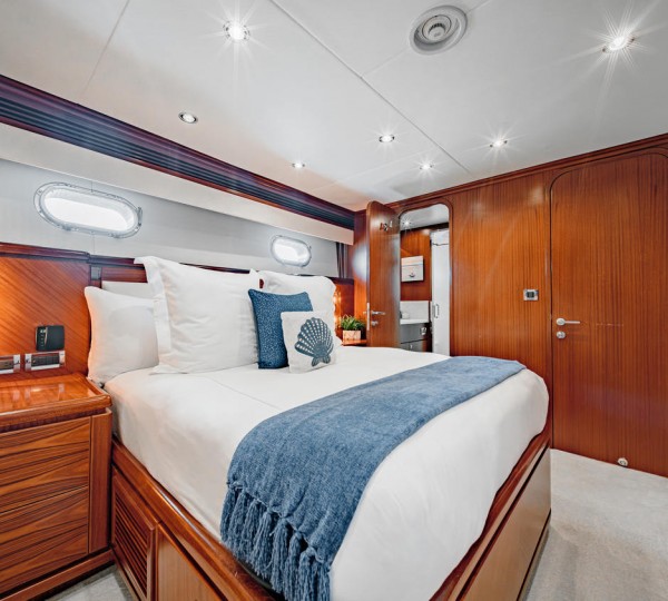 Queen Cabin