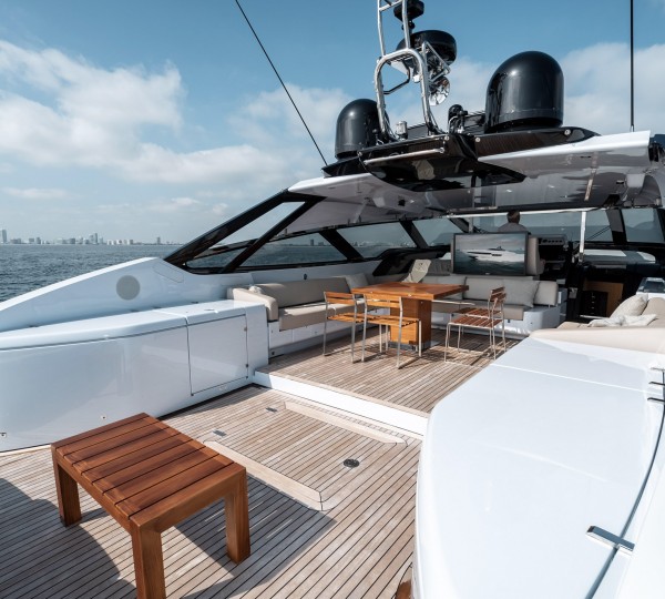 Spacious Sundeck