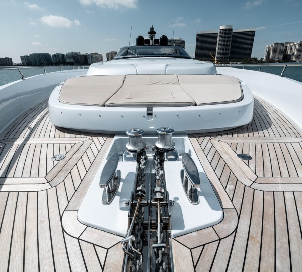 Foredeck With Sunpads