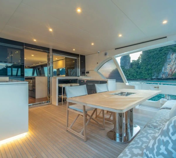 Main Deck Aft Dining