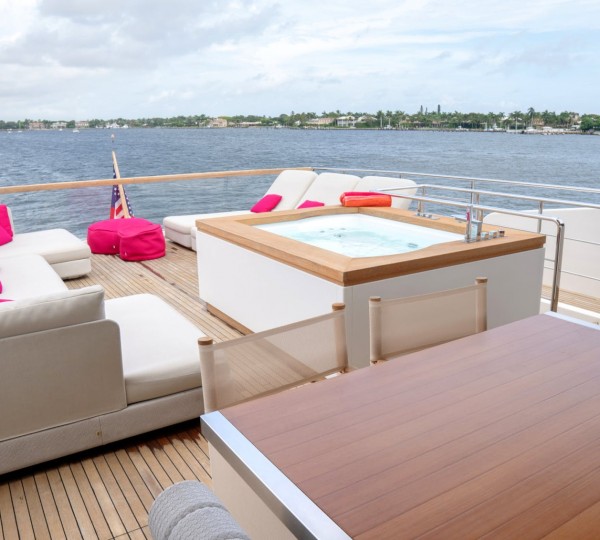 Flybridge Jacuzzi