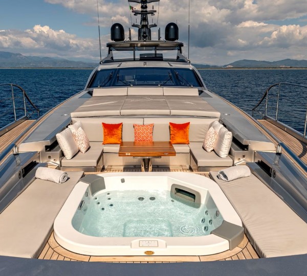 Exterior Relaxation Area With Bath