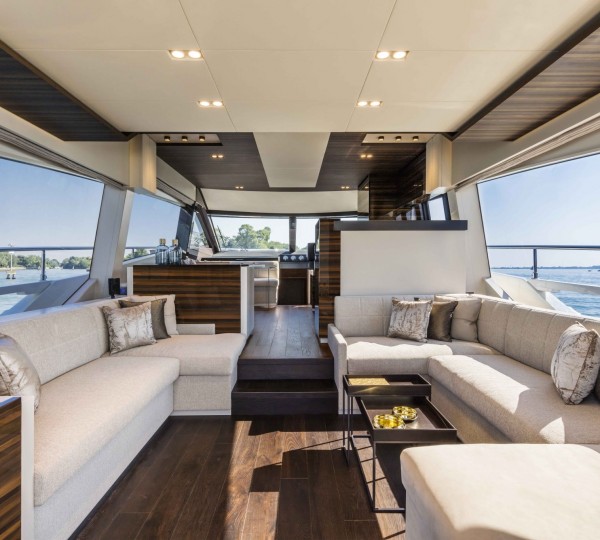 Main Salon (sistership)