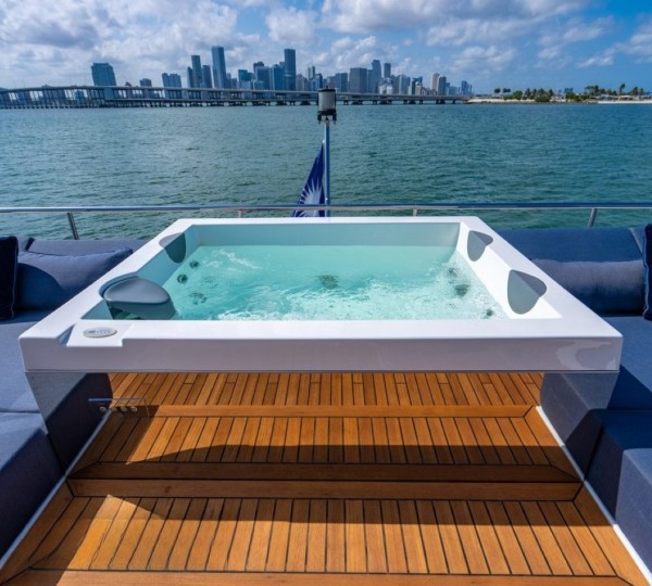 Exterior Sunbathing Area