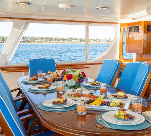 Alfresco Dining Set Up