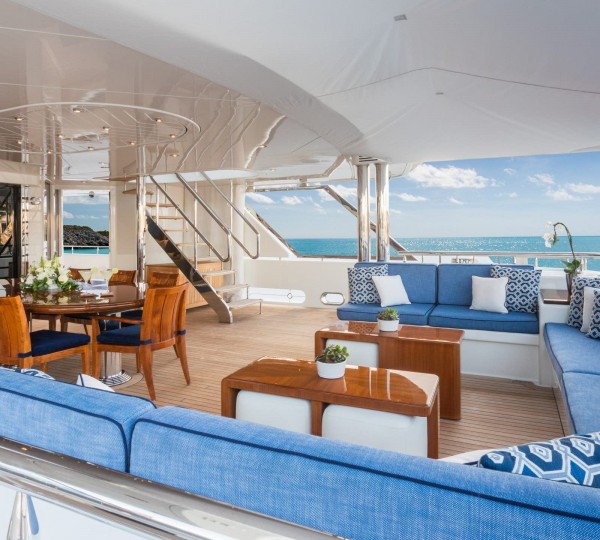 Aft Deck Seating And Dining