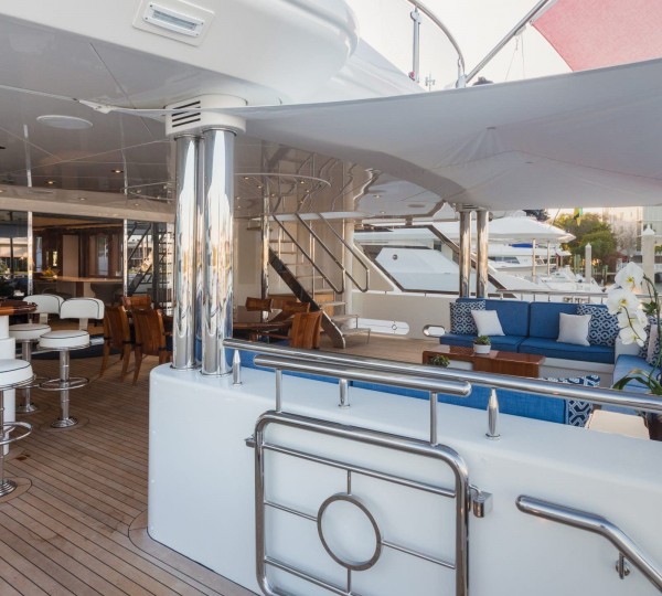 Aft Deck Dining And Seating